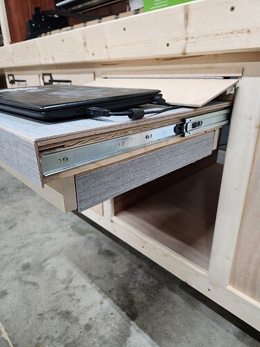 4 Side shelf closed
